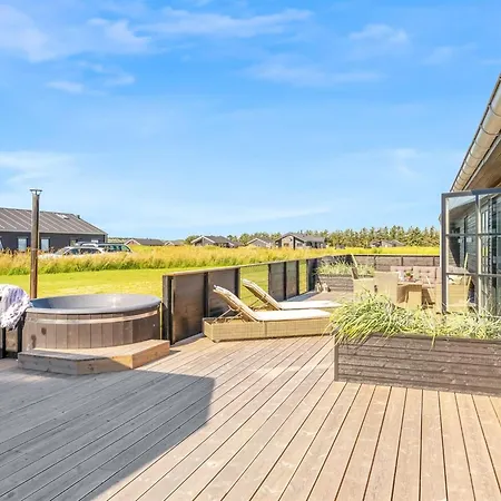 Holiday home Inola - 1km From The Sea By Interhome Lokken