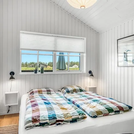 Inola - 1km From The Sea By Interhome